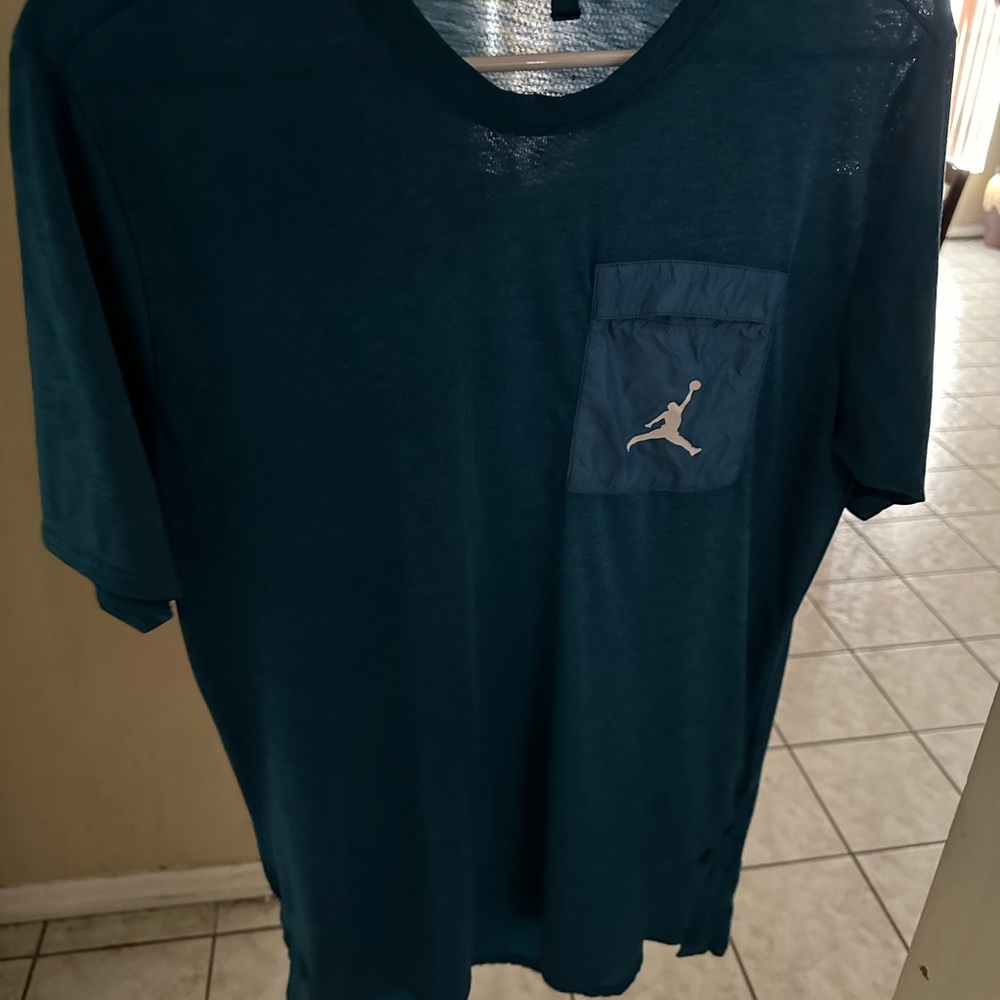 Nike Jordan jumpman 23 medium men’s tshirt with front pocket - Picture 4 of 4